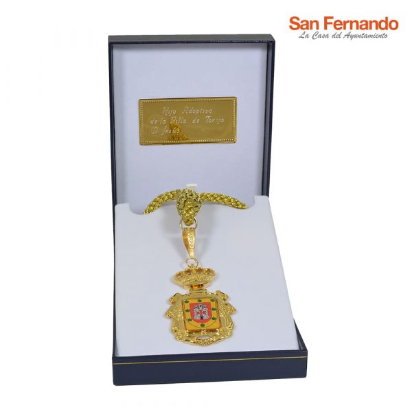 Medalla corporativa con estuche incluido. Personalizada con placa o en el reverso