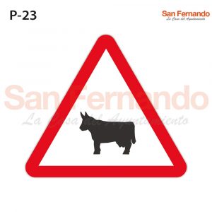 Senalizacion vertical. triangulo peligro paso animales domesticos vaca